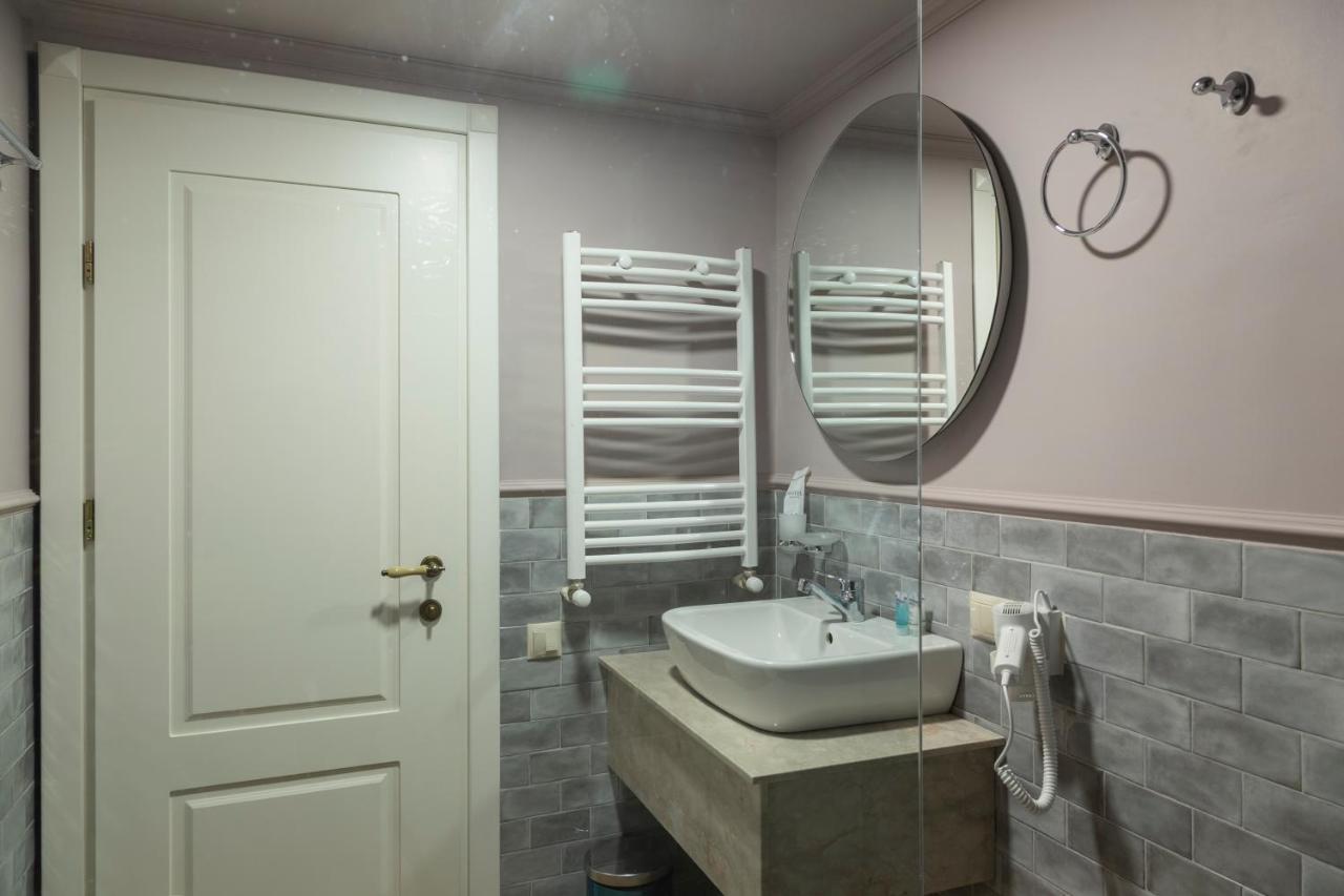 Omart Hotel - Gallery Tbilisi ภายนอก รูปภาพ